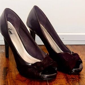 Fioni. Purple Peep Toe Heels. 4” heel, 1/2” platform. Size 9.5